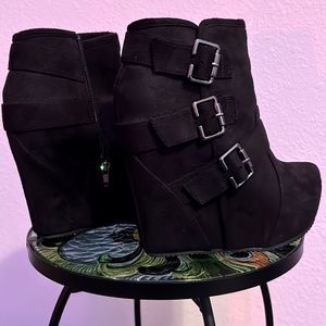 Soda platforms booties